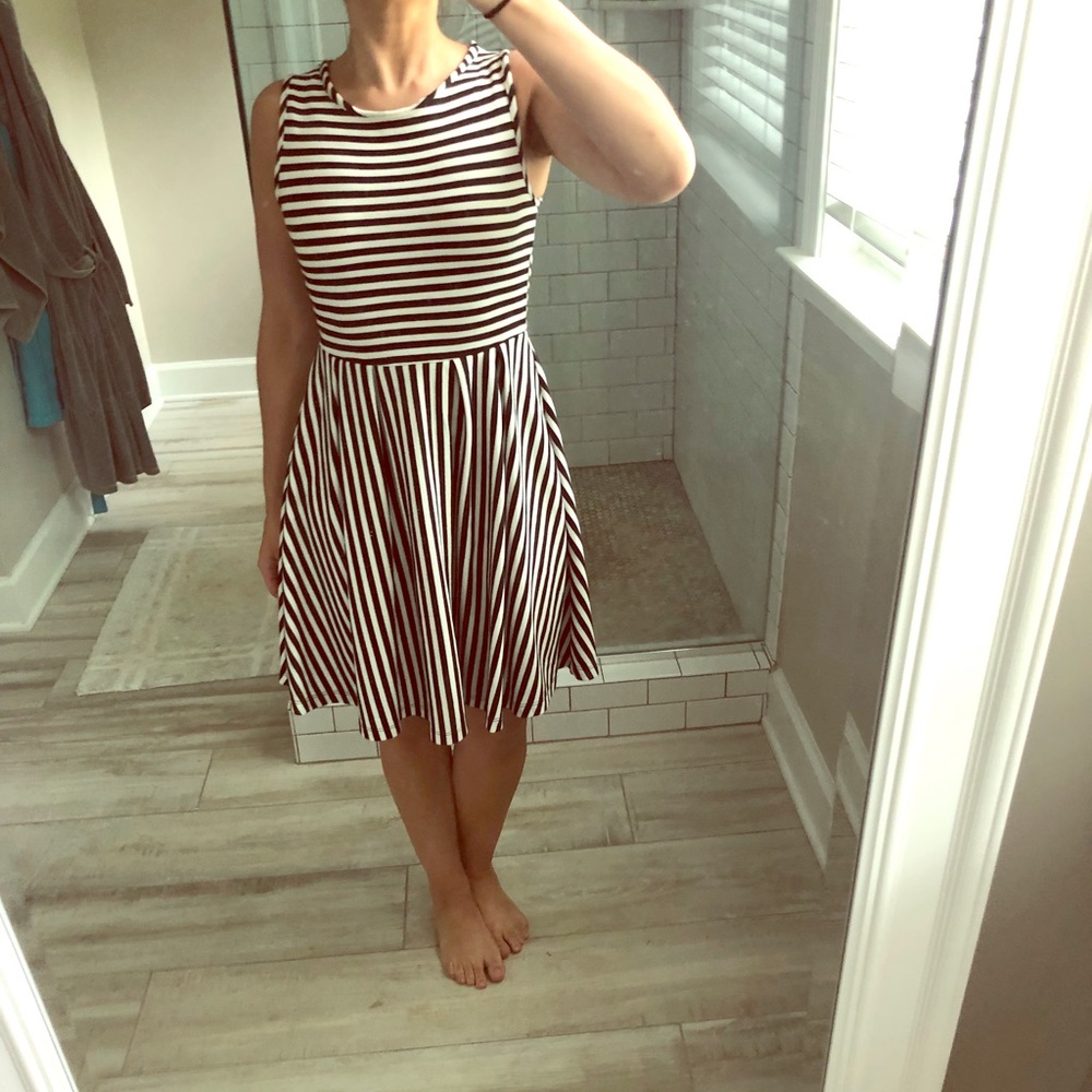 3/$20 Black and white a-lined dress
